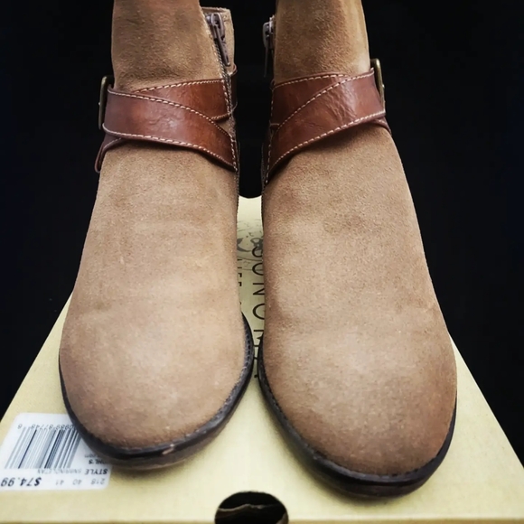 Boots - Picture 4 of 9